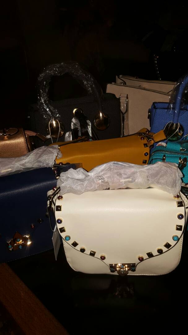 La femme de Saanex , Sadiya ouvre sa boutique ...