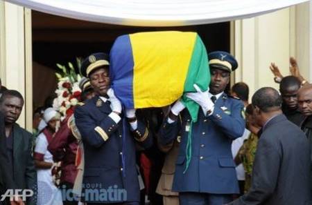 Les Gabonais rendent un dernier hommage à "Papa Bongo"
