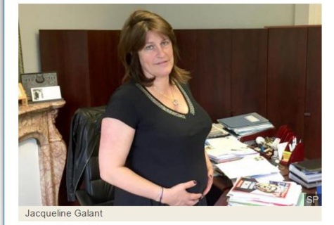 Enceinte, Jacqueline Galant fait parler son bébé sur Facebook: «Ma maman est très calme cette année!»