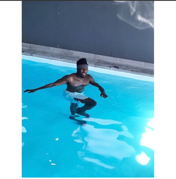 Pape Ndiaye  Souarè dans la piscine: la rééducation continue