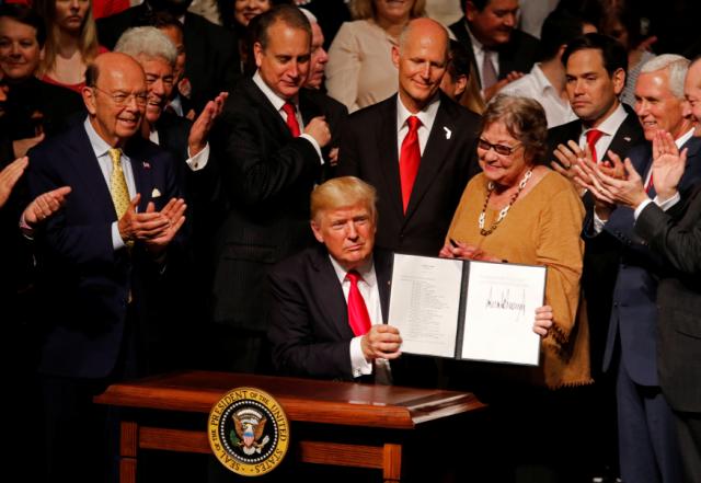 Donald Trump "annule avec effet immédiat" l'accord avec Cuba mais...