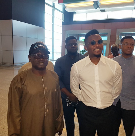 Photo: Samuel Eto'o au niveau de la Tour de Contrôle de l'AIBD, accompagné du DG Monsieur Abdoulaye Mbodji