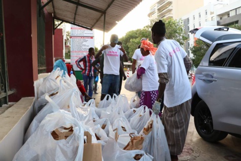 20 photos : la distribution de ndogou par l'association CI BIIR XöL, la Jeunesse de la Téranga dakaroise