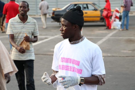 20 photos : la distribution de ndogou par l'association CI BIIR XöL, la Jeunesse de la Téranga dakaroise