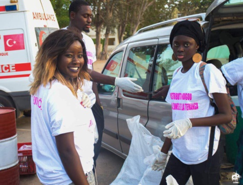 20 photos : la distribution de ndogou par l'association CI BIIR XöL, la Jeunesse de la Téranga dakaroise