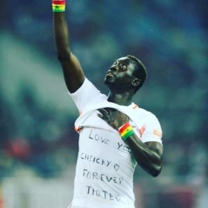 (02 Photos et vidéo) : « Love You Cheicky », le vibrant hommage de Papis Demba Cissé après son but