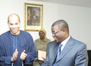 Karim Wade tu peux être le père de Cheikh Diallo  Ou de Baldé  c’est facile mais être le Père de la Nation sénégalaise est autre chose. »