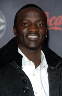 Akon est papa depuis six mois mais... il vient de l'apprendre !