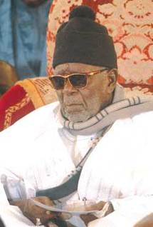 KAZOU RAJAB 2009 : Sur invitation du khalife, Landing Savané et Mamadou Diop Decroix se donnent la main