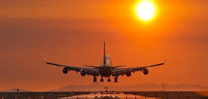 Un bébé né à bord d’un avion, obtient des voyages gratuits à vie.