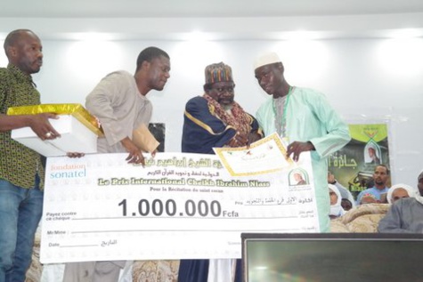 Photos-Remise de Prix de la 5e édition du "Concours Prix international Cheikh Ibrahima Niass" pour le récital du Saint Coran