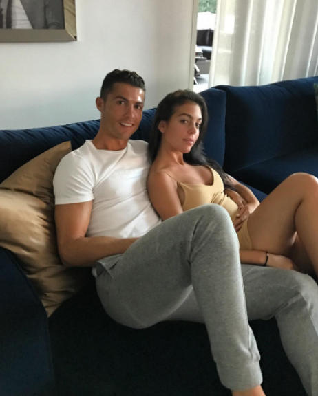 La petite amie de Cristiano Ronaldo, Georgina Rodriguez, est enceinte comme l'a confirmé le porte-parole du footballeur, vendredi 30 juin 2017