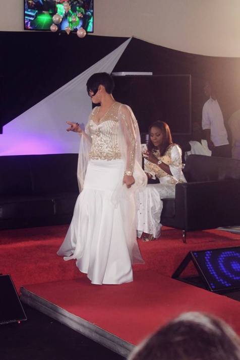 Photos: Viviane Chidid, toute ravissante dans sa robe qui repousse les limites du...style
