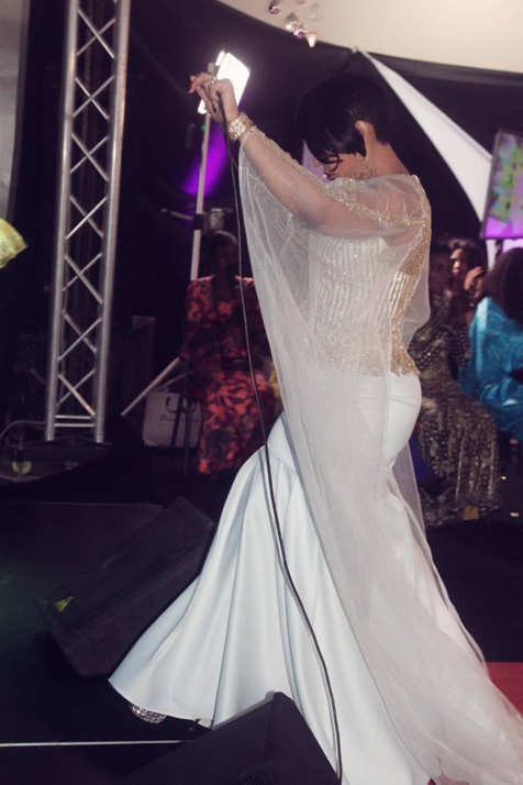Photos: Viviane Chidid, toute ravissante dans sa robe qui repousse les limites du...style