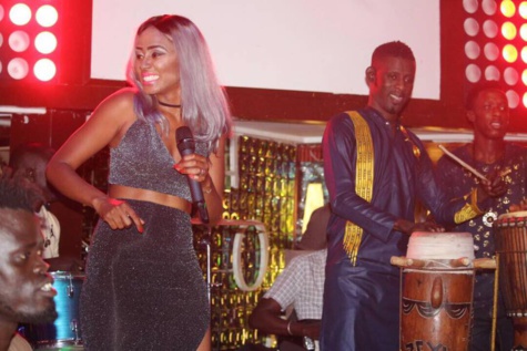 Photos: Queen Biz régale ses fans à la soirée du House of Fame Complexe Five