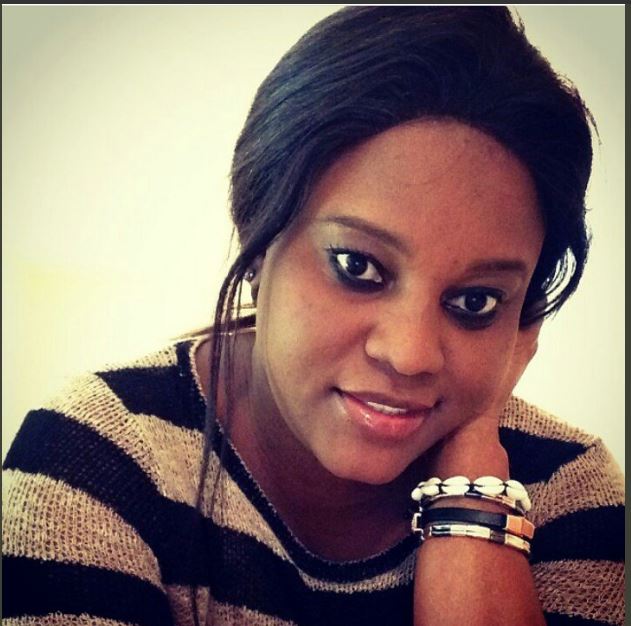 Fatushow, la belle gambienne Fatu Camara en mode selfie