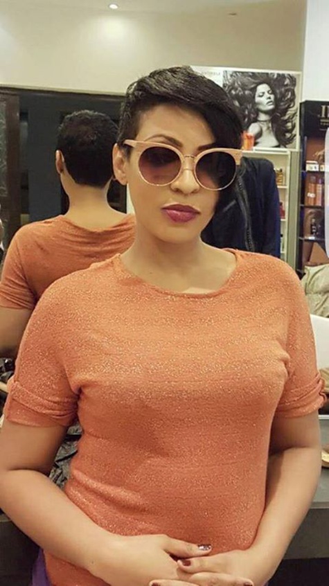 Photos : Viviane adopte un look plus "masculin" avec des lunettes XXL