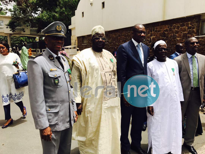 Serigne Mansour Niasse décoré par le Président Macky Sall, de la médaille de Chevalier d'honneur de l'Ordre du Mérite