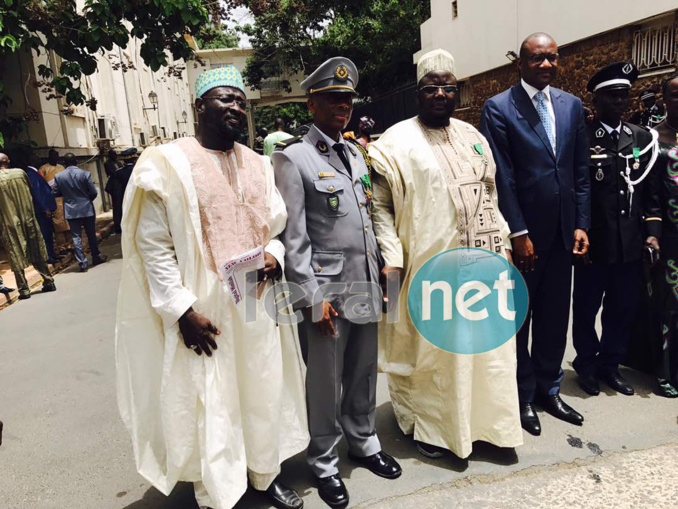 Serigne Mansour Niasse décoré par le Président Macky Sall, de la médaille de Chevalier d'honneur de l'Ordre du Mérite