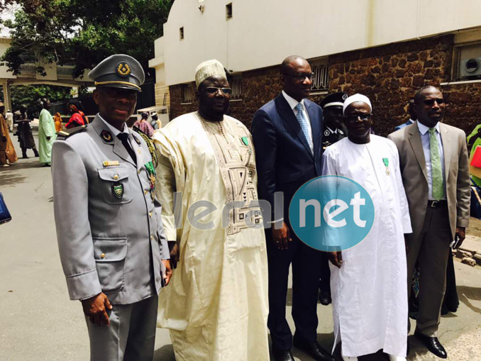 Serigne Mansour Niasse décoré par le Président Macky Sall, de la médaille de Chevalier d'honneur de l'Ordre du Mérite