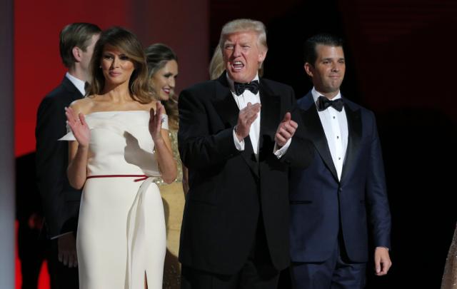 Le fils de Donald Trump a rencontré une avocate russe, qui lui promettait des informations compromettantes sur Clinton