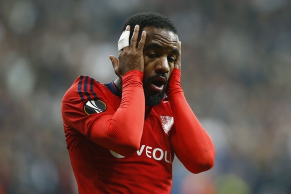 Mercato: Lacazette taclé par Mourinho et Manchester United
