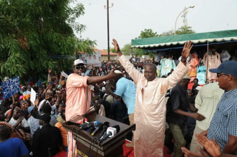 Photos : Mahammed Boun Abdallah Dionne prend un bain de foule à Louga
