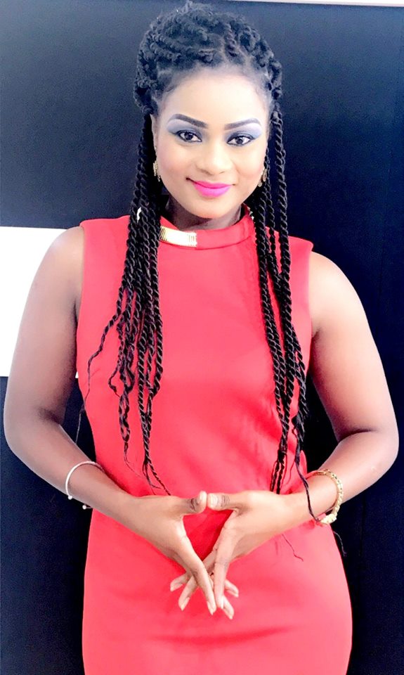 ( 05 Photos ) Merry Bey Diouf de la TFM, hyper classe avec sa robe "rouge danger"
