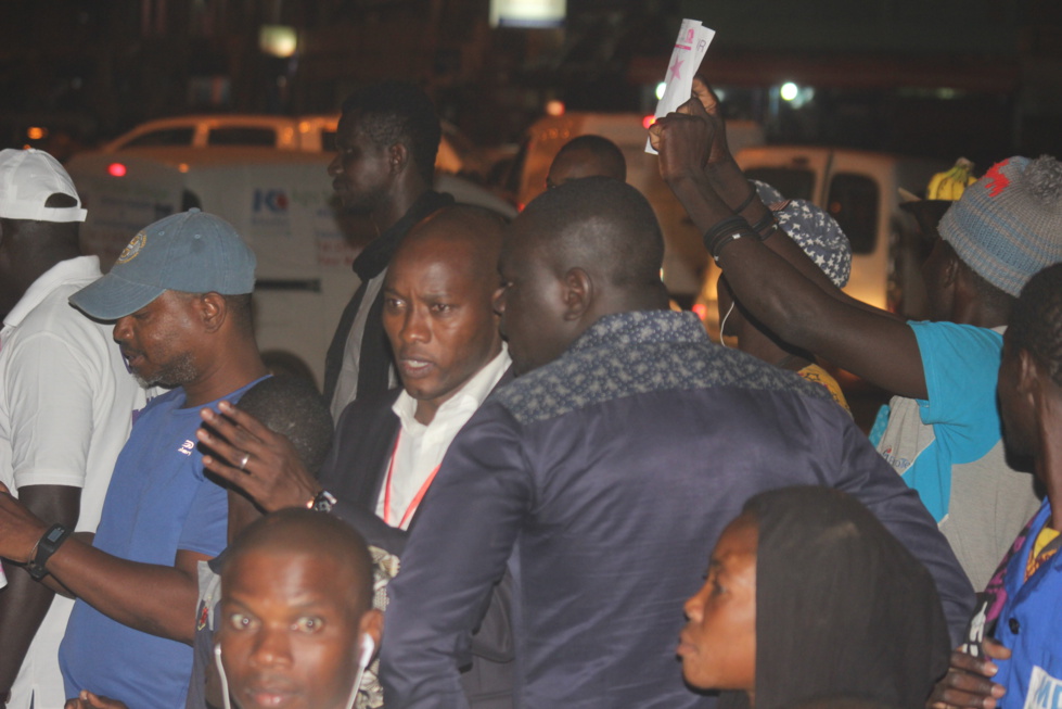 Les images de la deuxième journée de caravane de la coalition " Osez l'avenir" dans la banlieue