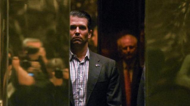 Un fils de Trump avoue avoir rencontré une avocate russe qui promettait des informations compromettantes sur Clinton