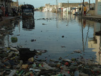 Les Sénégalais, entre délestages et inondations