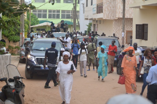 Amadou Ba dans son fief, la tête de liste  de BBY du département de Dakar sillonne les Parcelles assainies