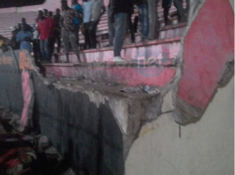 Retour en images sur le lieu la bousculade mortelle au stade Demba Diop