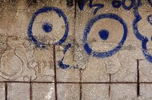 PEINTURES ET DESSINS SUR LES MURS  Le graffiti, décoration ou acte de vandalisme ?