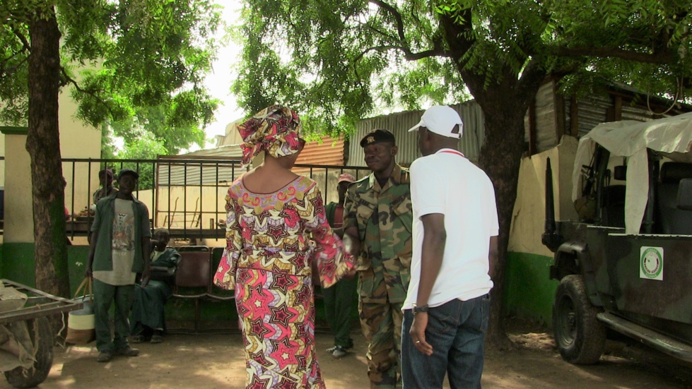 Arrêt sur image: Avant la traversée du ferry gambien, Me Aissata Tall Sall a salué la présence de la MICEGA, les soldats de la CEDEAO, en Gambie