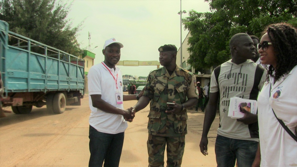 Arrêt sur image: Avant la traversée du ferry gambien, Me Aissata Tall Sall a salué la présence de la MICEGA, les soldats de la CEDEAO, en Gambie