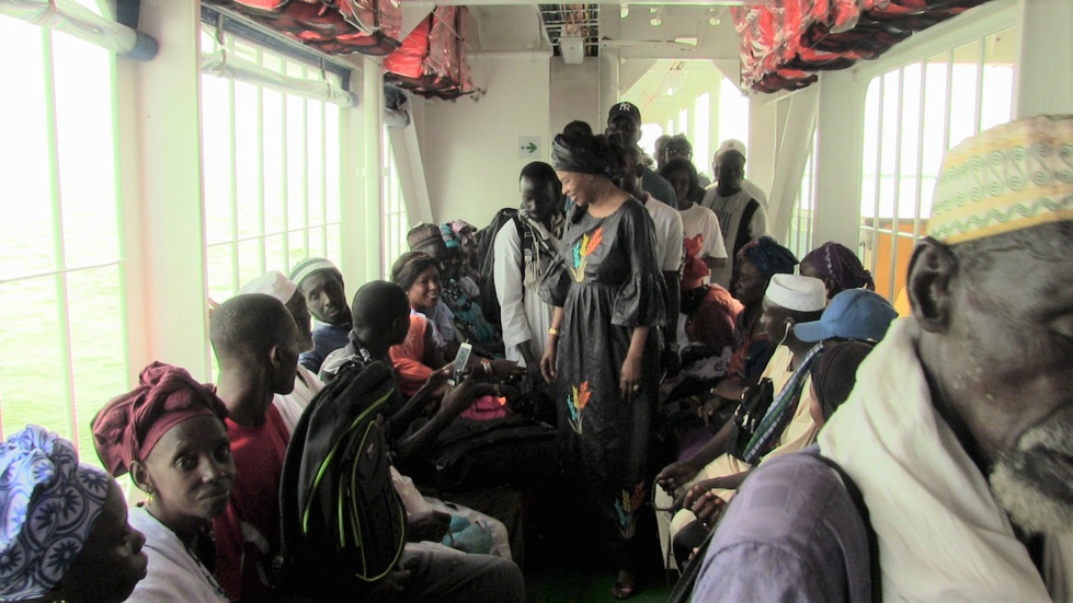 Arrêt sur image: Avant la traversée du ferry gambien, Me Aissata Tall Sall a salué la présence de la MICEGA, les soldats de la CEDEAO, en Gambie