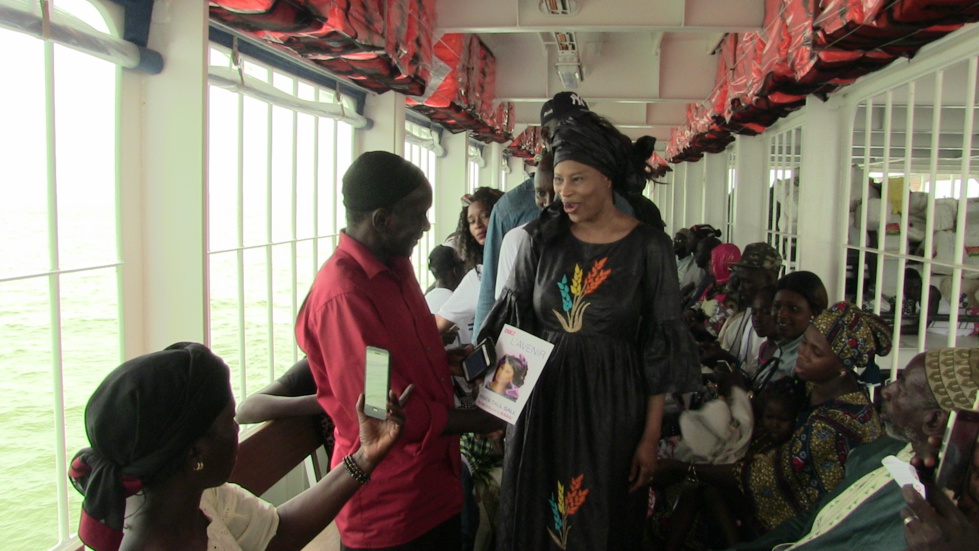 Arrêt sur image: Avant la traversée du ferry gambien, Me Aissata Tall Sall a salué la présence de la MICEGA, les soldats de la CEDEAO, en Gambie