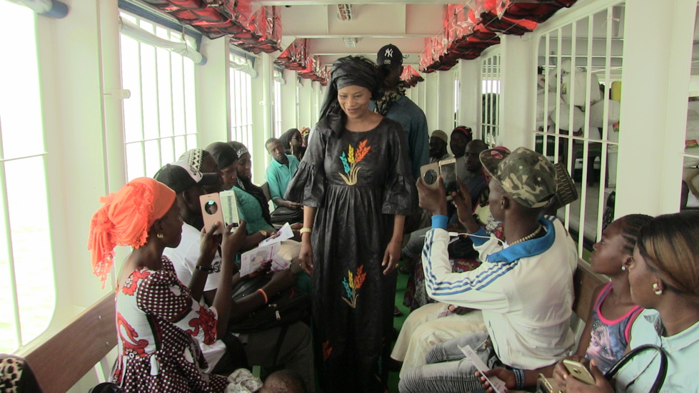Arrêt sur image: Avant la traversée du ferry gambien, Me Aissata Tall Sall a salué la présence de la MICEGA, les soldats de la CEDEAO, en Gambie