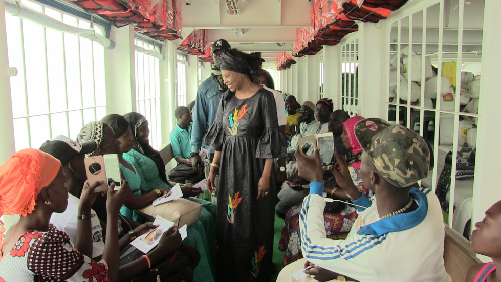 Arrêt sur image: Avant la traversée du ferry gambien, Me Aissata Tall Sall a salué la présence de la MICEGA, les soldats de la CEDEAO, en Gambie