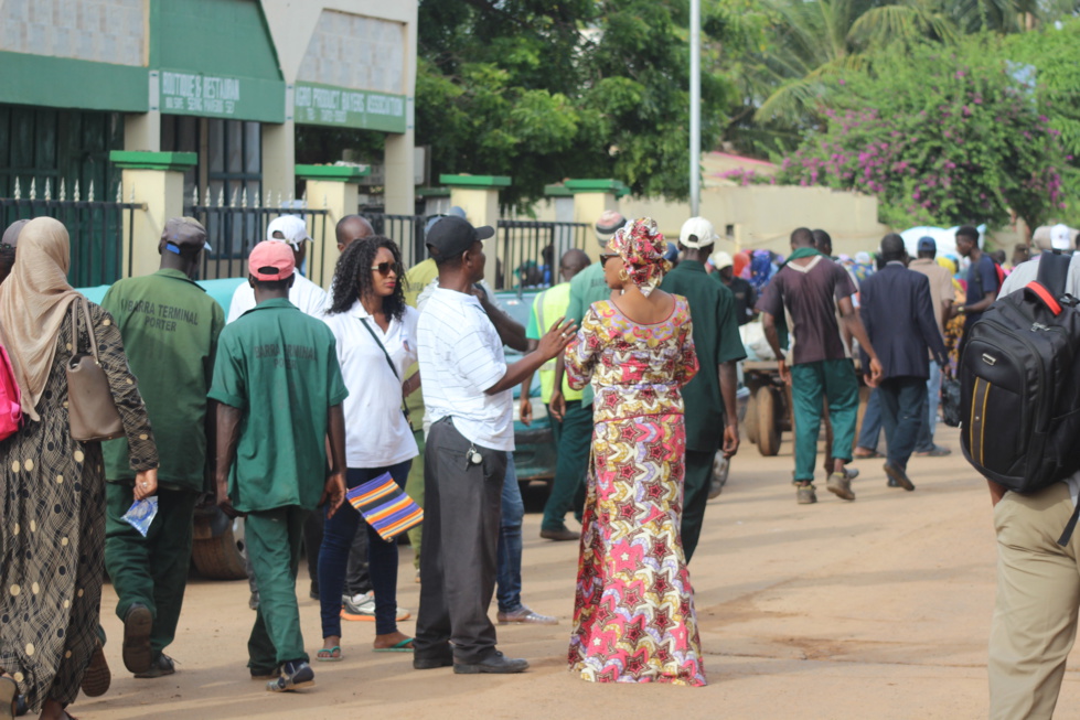 Arrêt sur image: Avant la traversée du ferry gambien, Me Aissata Tall Sall a salué la présence de la MICEGA, les soldats de la CEDEAO, en Gambie