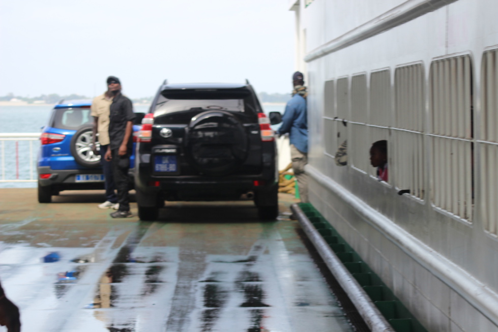Arrêt sur image: Avant la traversée du ferry gambien, Me Aissata Tall Sall a salué la présence de la MICEGA, les soldats de la CEDEAO, en Gambie
