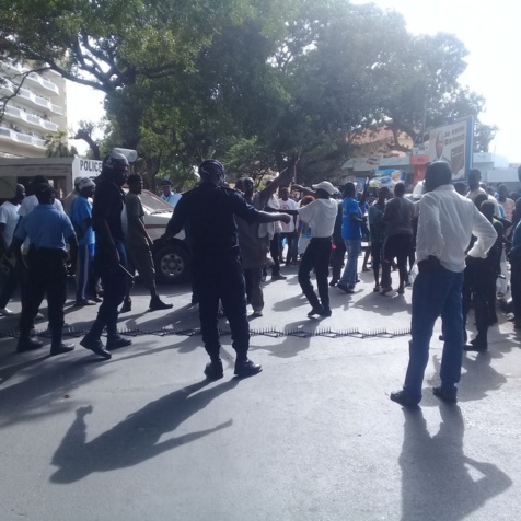Comment la Police a obligé la caravane de Me Abdoulaye Wade, à faire demi-tour