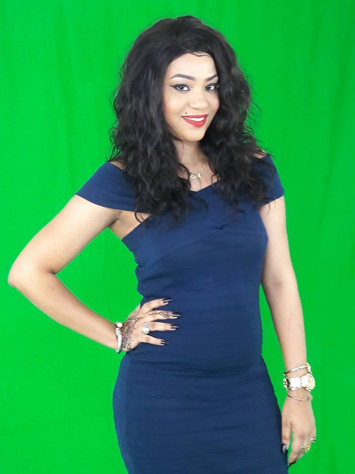 ( 07 Photos ) Pourquoi Léna Gueye n’a pas assisté au baptême de la fille de Balla ? Elle ne voulait pas être sur les…