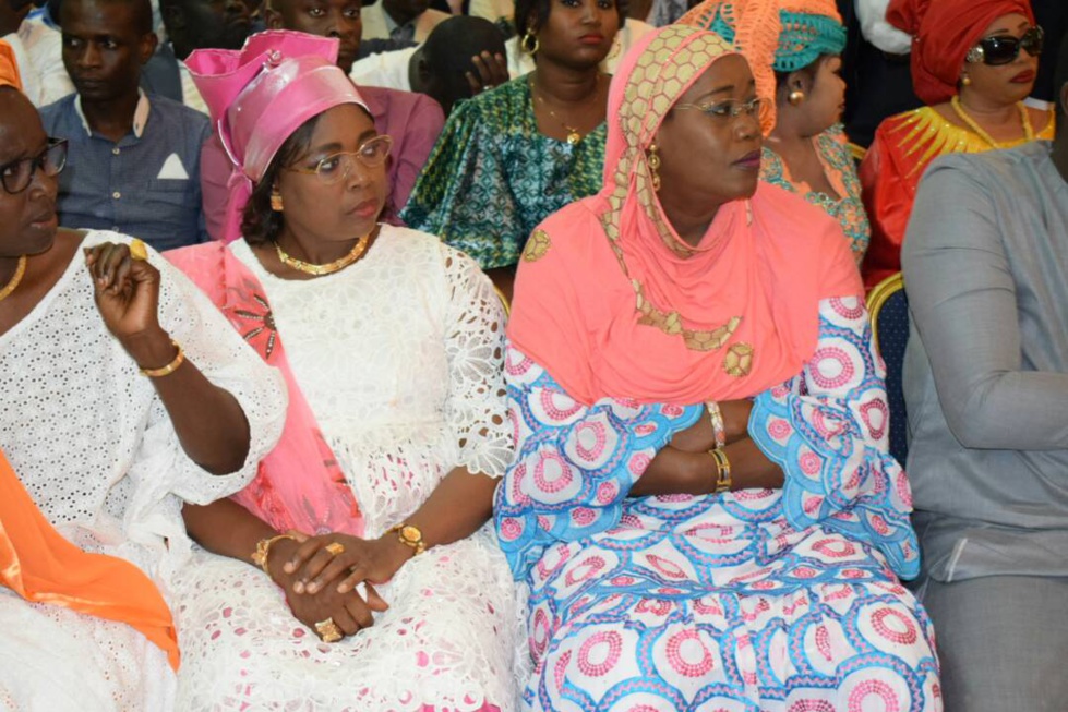 Restitution des 336 titres fonciers de la cité Tobago : Macky Sall, champion de coeur de l'inclusion et de l'équité sociales (Photo -Vidéo)