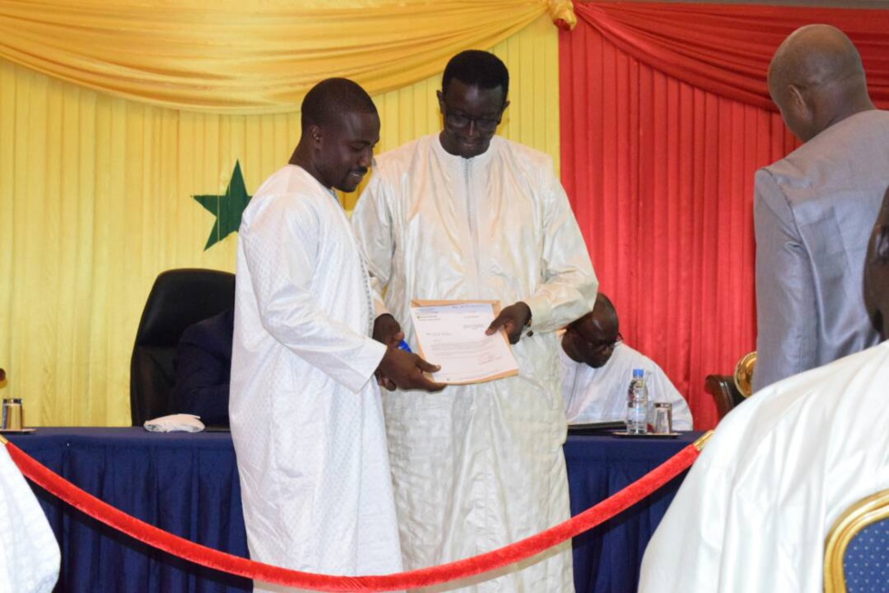 Restitution des 336 titres fonciers de la cité Tobago : Macky Sall, champion de coeur de l'inclusion et de l'équité sociales (Photo -Vidéo)