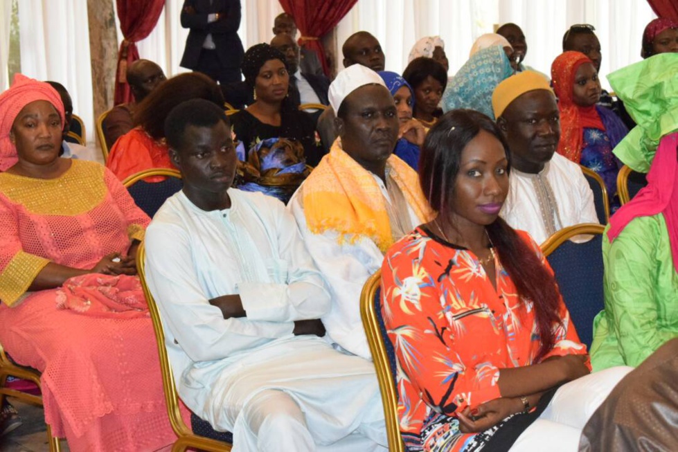 Restitution des 336 titres fonciers de la cité Tobago : Macky Sall, champion de coeur de l'inclusion et de l'équité sociales (Photo -Vidéo)