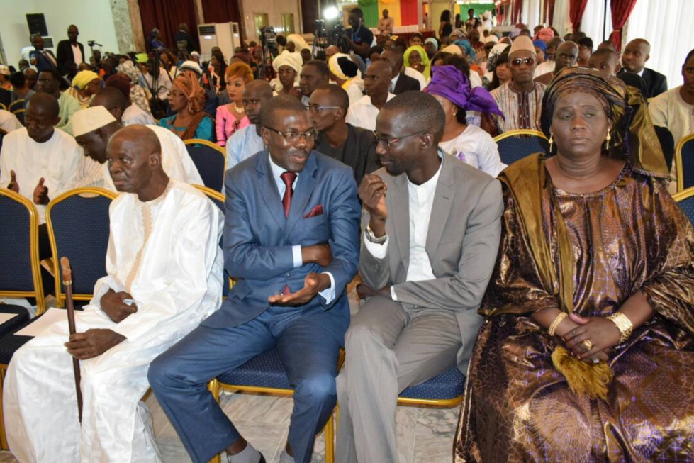 Restitution des 336 titres fonciers de la cité Tobago : Macky Sall, champion de coeur de l'inclusion et de l'équité sociales (Photo -Vidéo)
