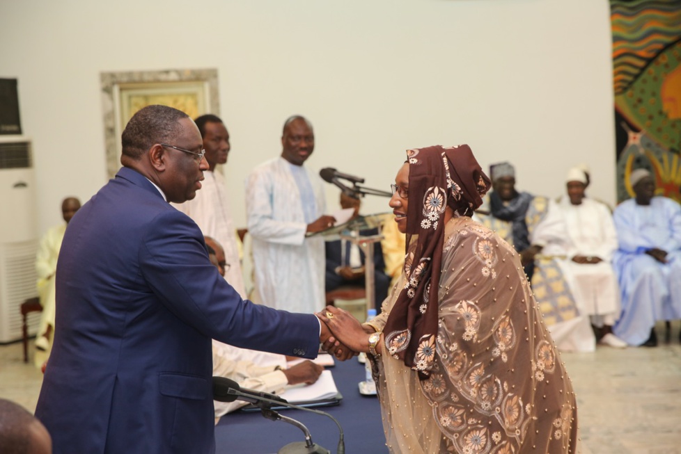Restitution des 336 titres fonciers de la cité Tobago : Macky Sall, champion de coeur de l'inclusion et de l'équité sociales (Photo -Vidéo)