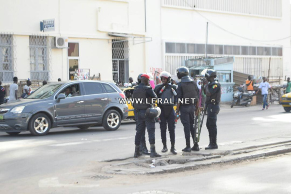 (Photos)  Marche de WADE : Un important dispositif sécuritaire quadrille le centre-ville